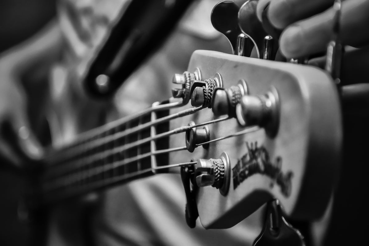 photo-wallpaper-close-up-guitarist