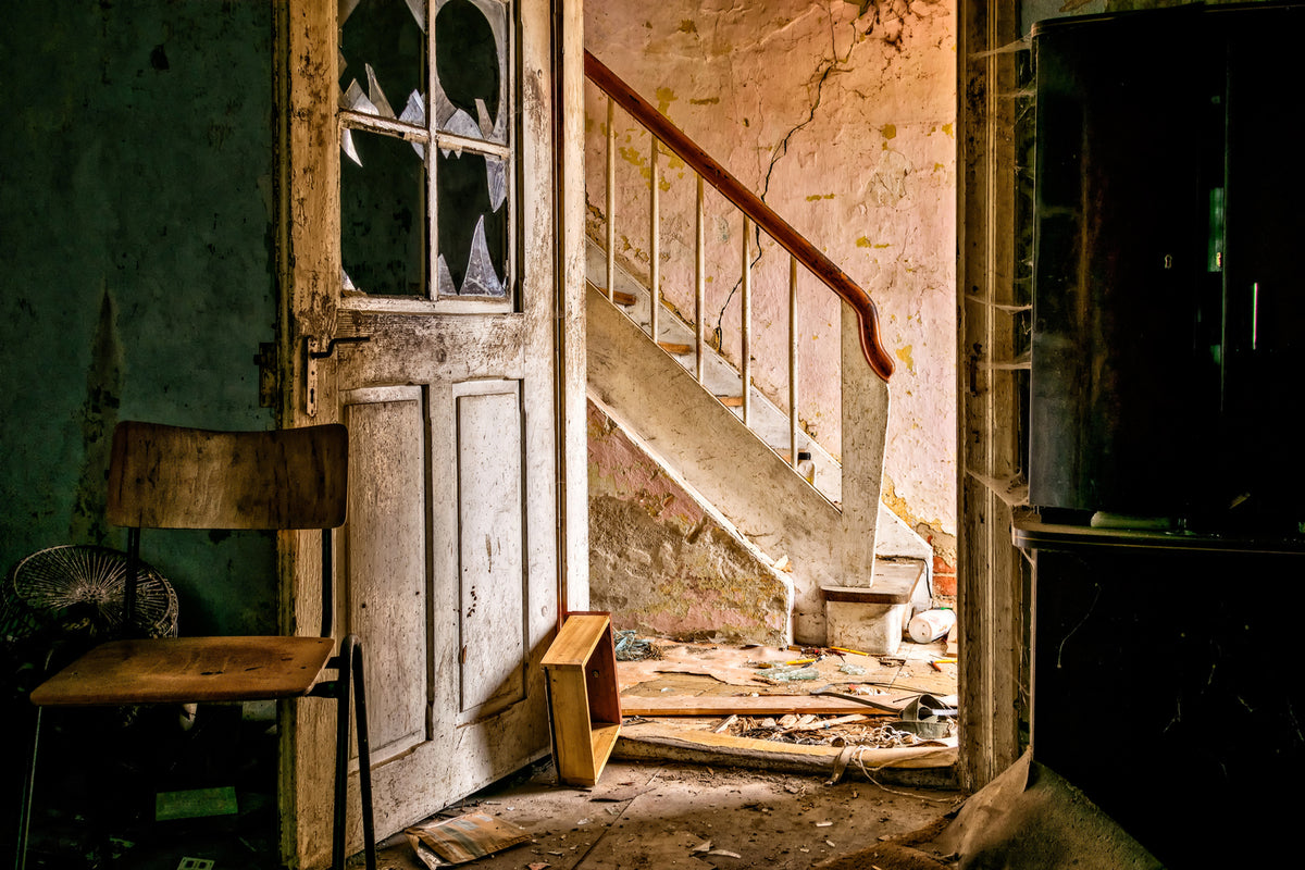 photo-wallpaper-crumbled-stairs