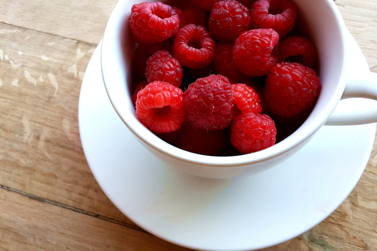 photo-wallpaper-a-cup-of-raspberries