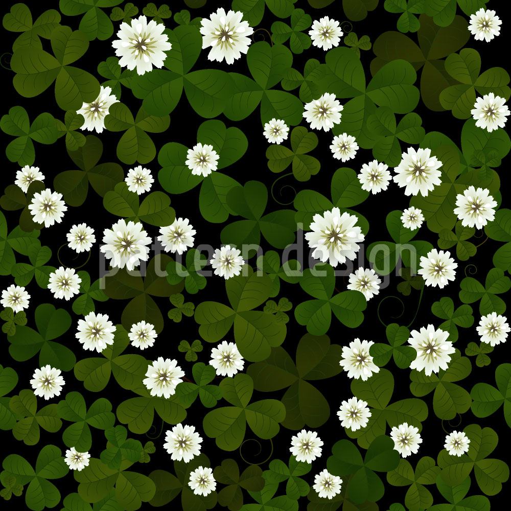 patterned-wallpaper-blossoming-clover