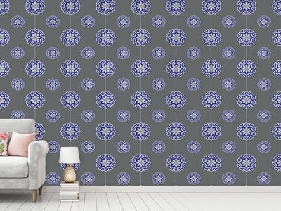 patterned-wallpaper-flower-emblem