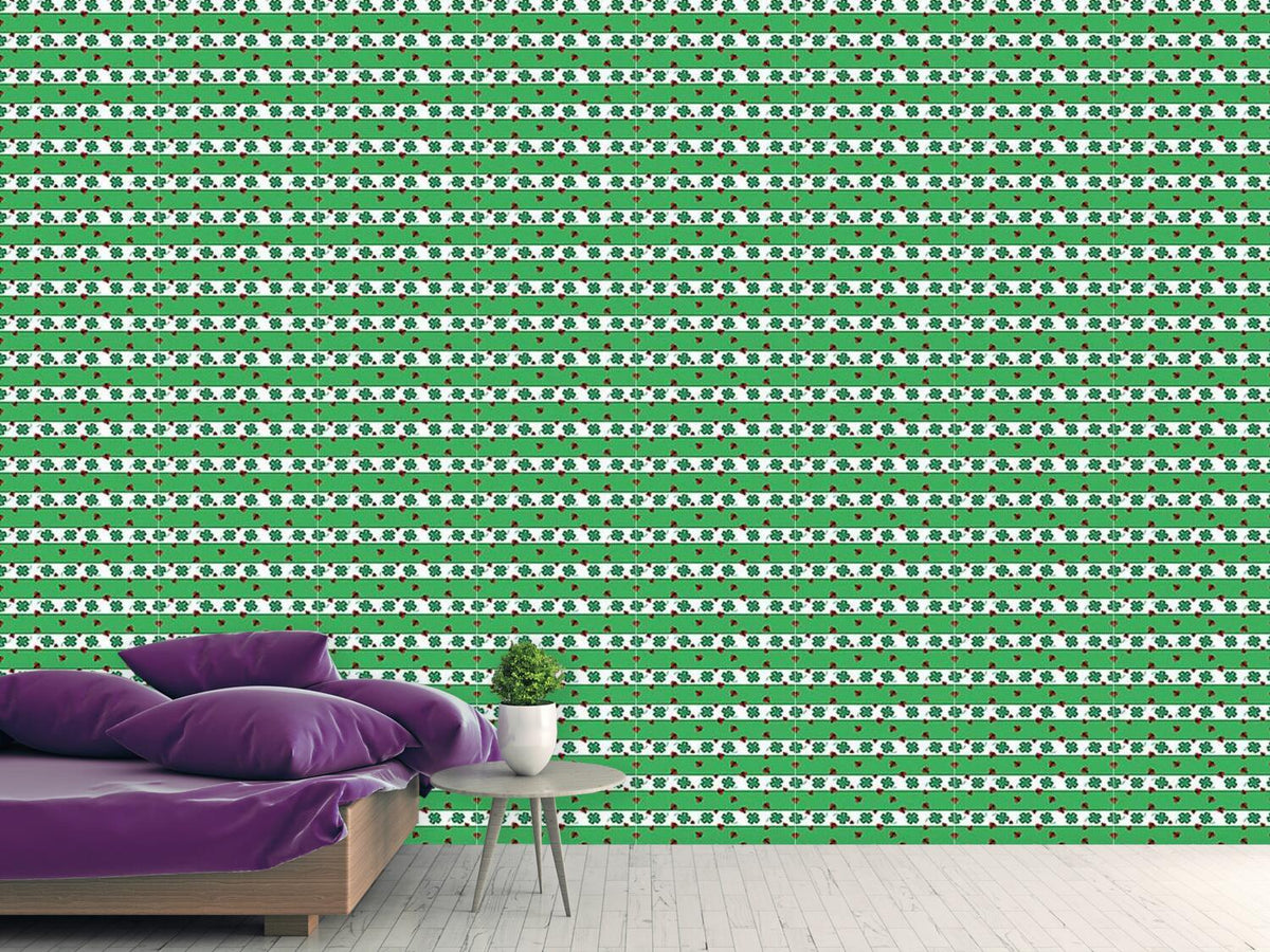 patterned-wallpaper-border-of-luck