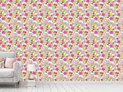 patterned-wallpaper-strawberry-paradise