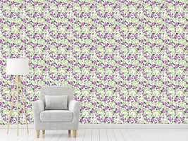 patterned-wallpaper-roses-in-violets-garden