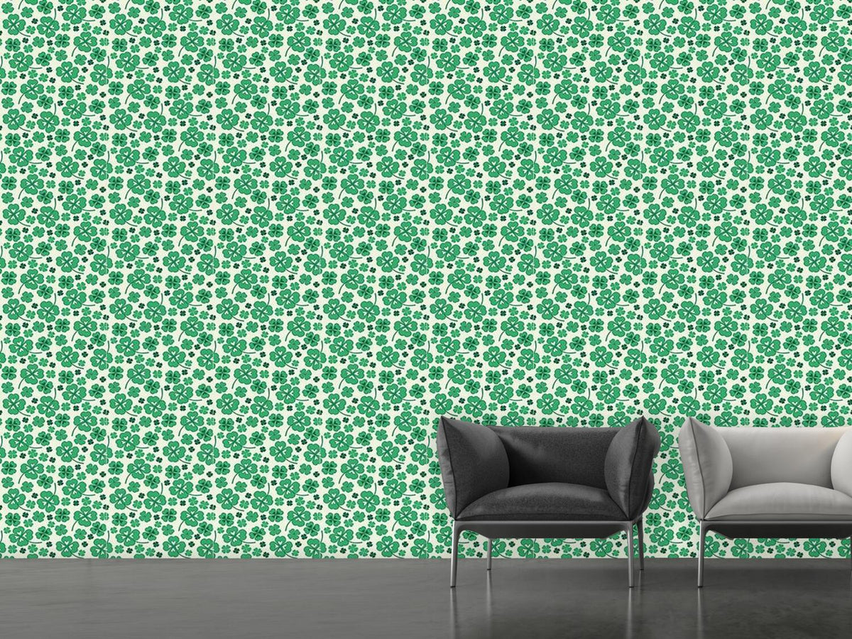 patterned-wallpaper-lucky-clover-on-white